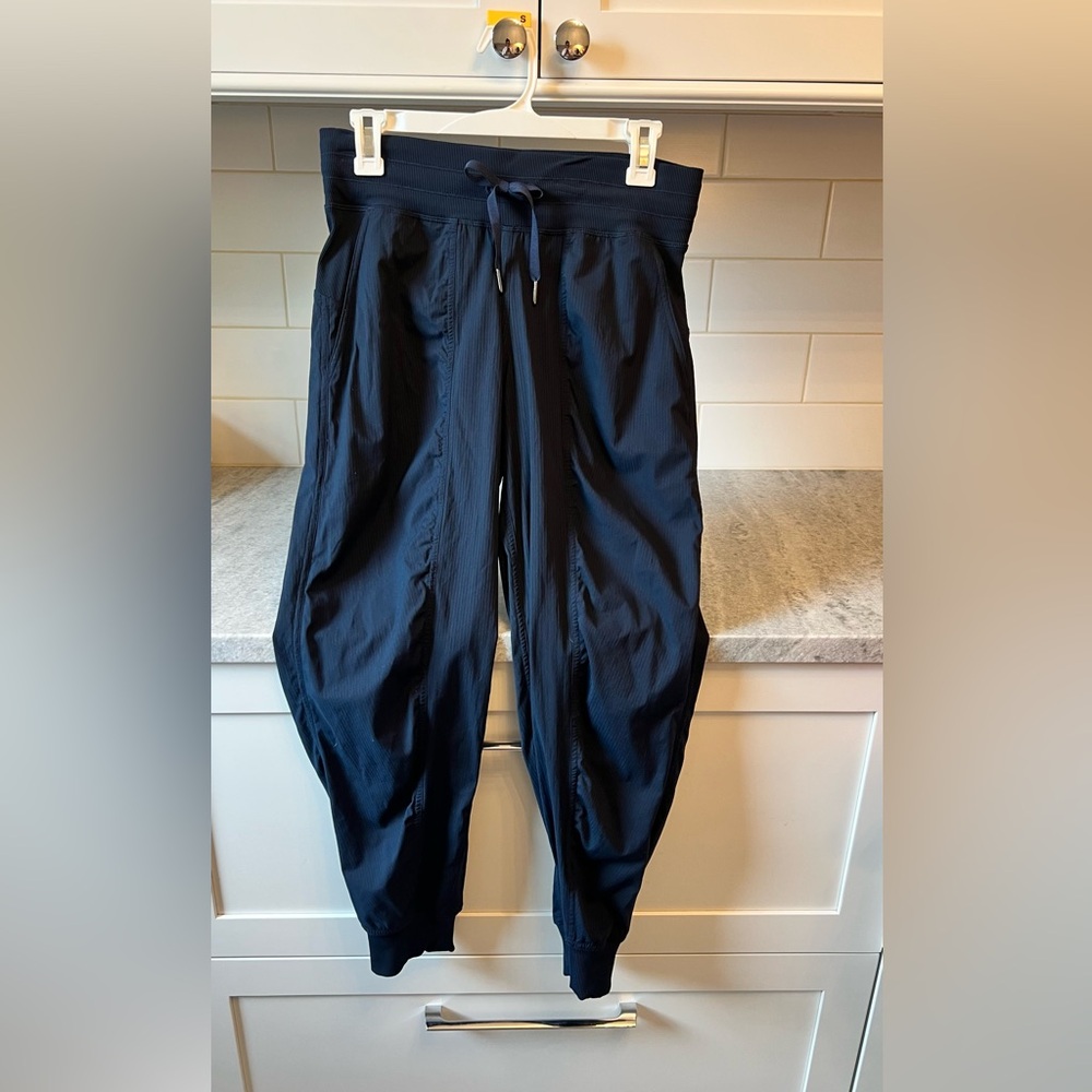 Lululemon Dance Studio 7/8 joggers size 6 Navy